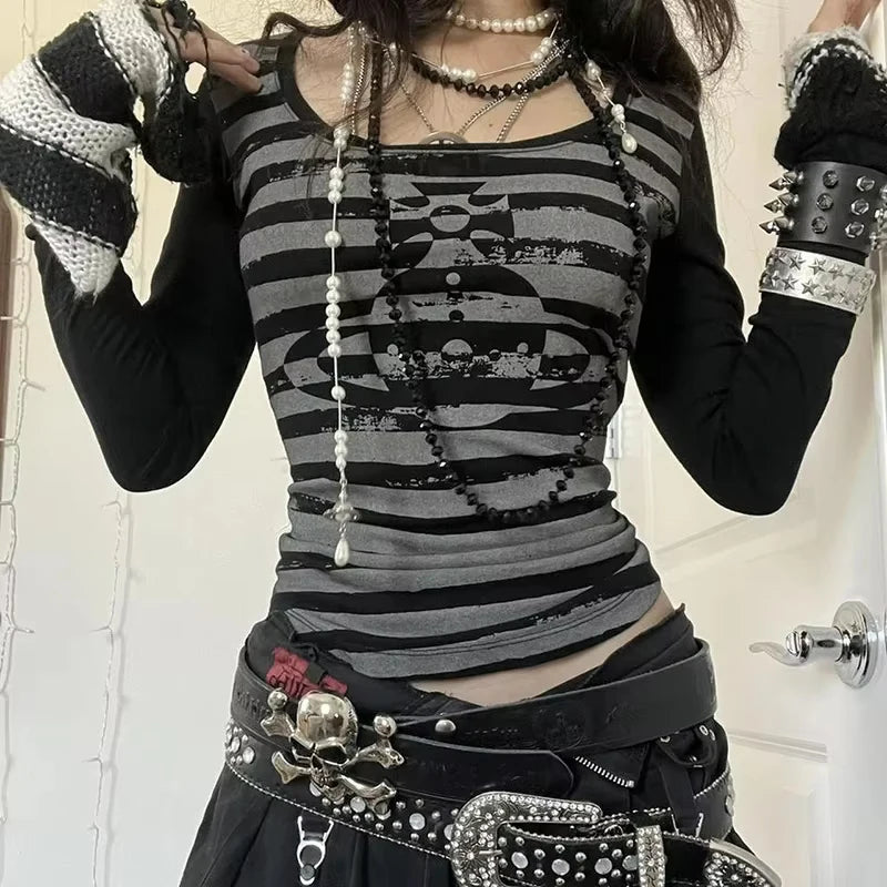 T-shirt imprimé graphique en strass.