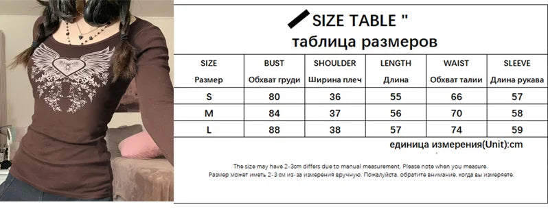 T-shirt imprimé graphique en strass.